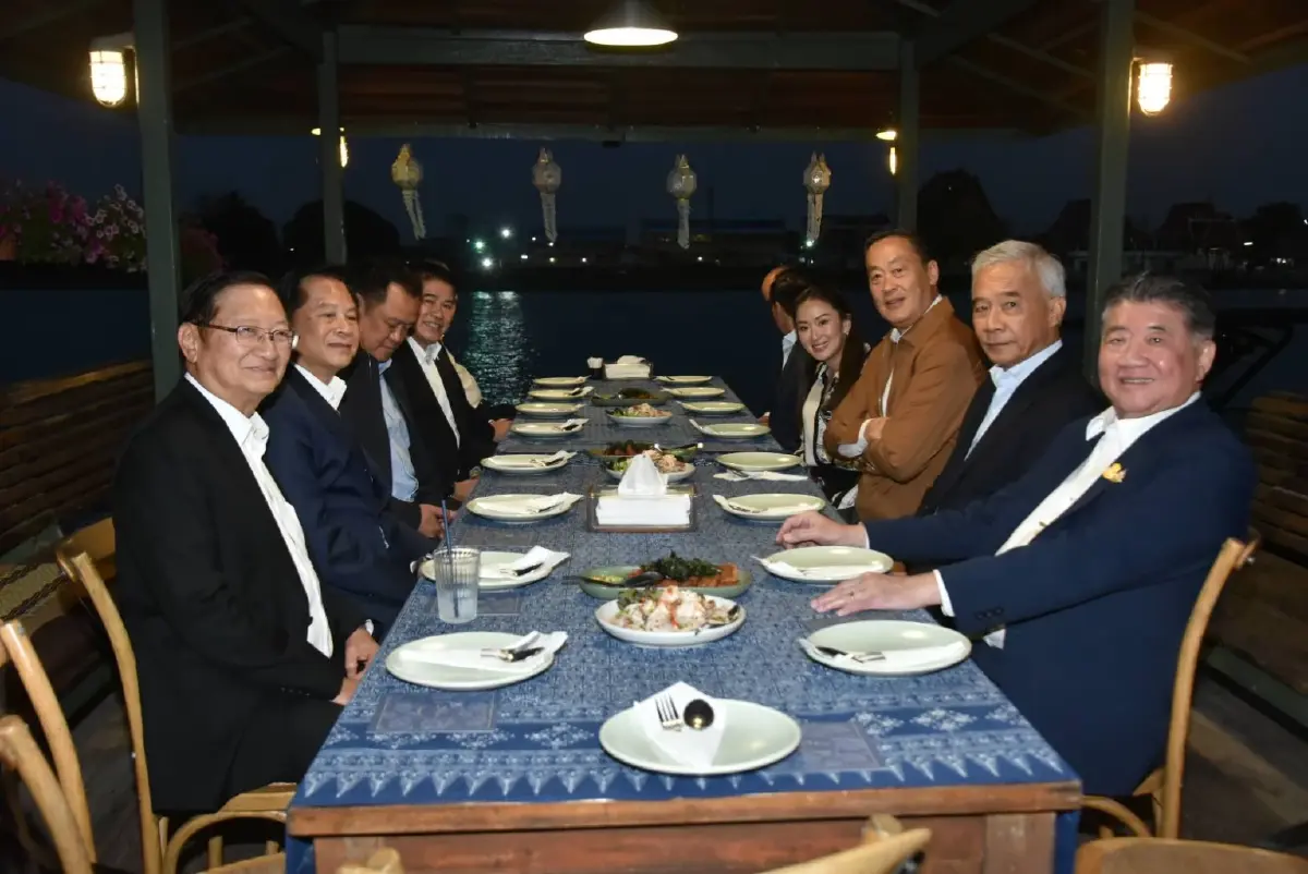 ชื่นมื่น 'พรรคร่วมรัฐบาล' ดินเนอร์ร้านบ้านตานิด- 'ภูมิใจไทย'เจ้าภาพ