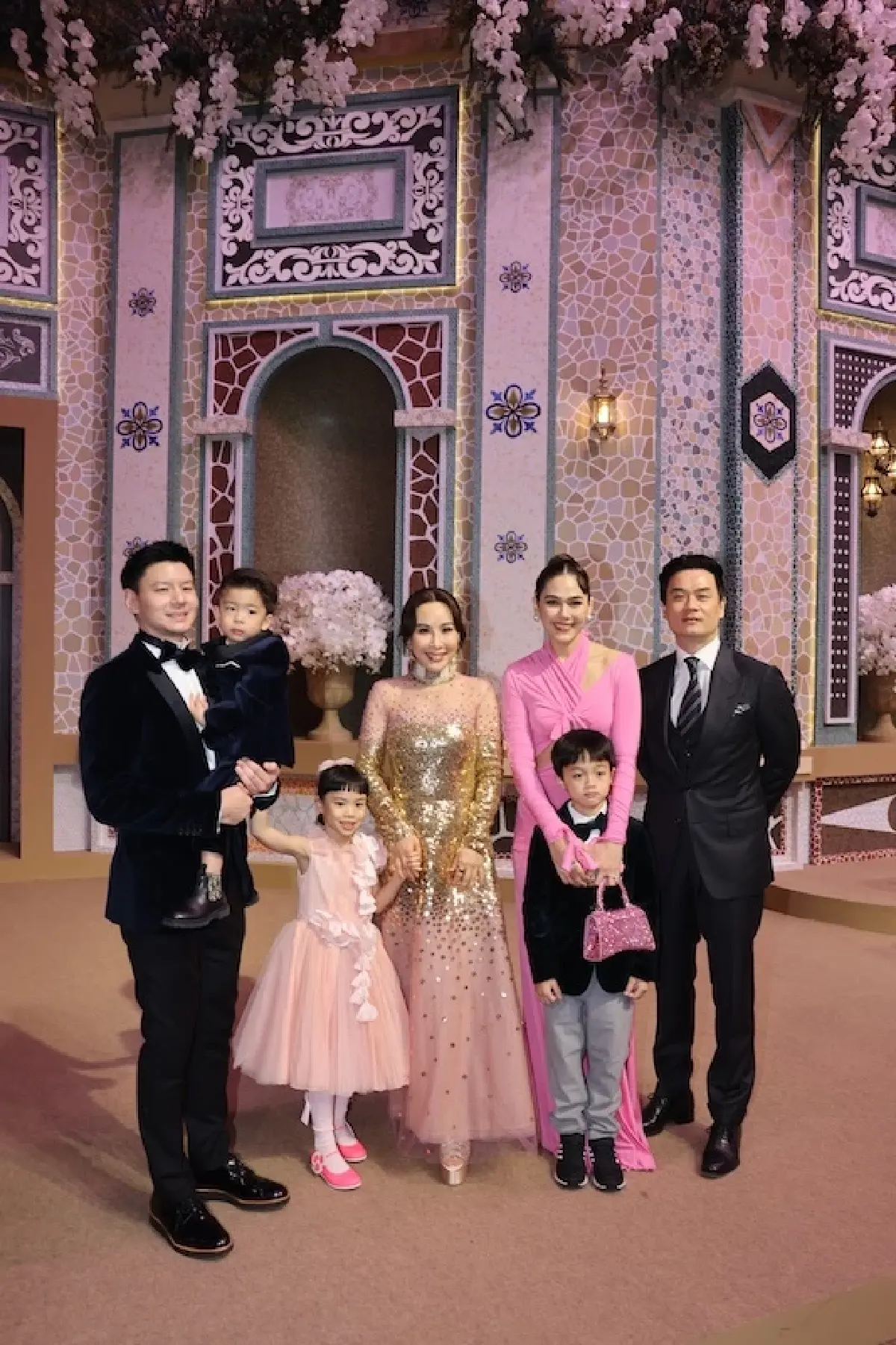 พิธีฉลองสมรสพระราชทานระหว่าง ‘อัยยวัฒน์ ศรีวัฒนประภา-นันทิสา ตันยงค์เวช’