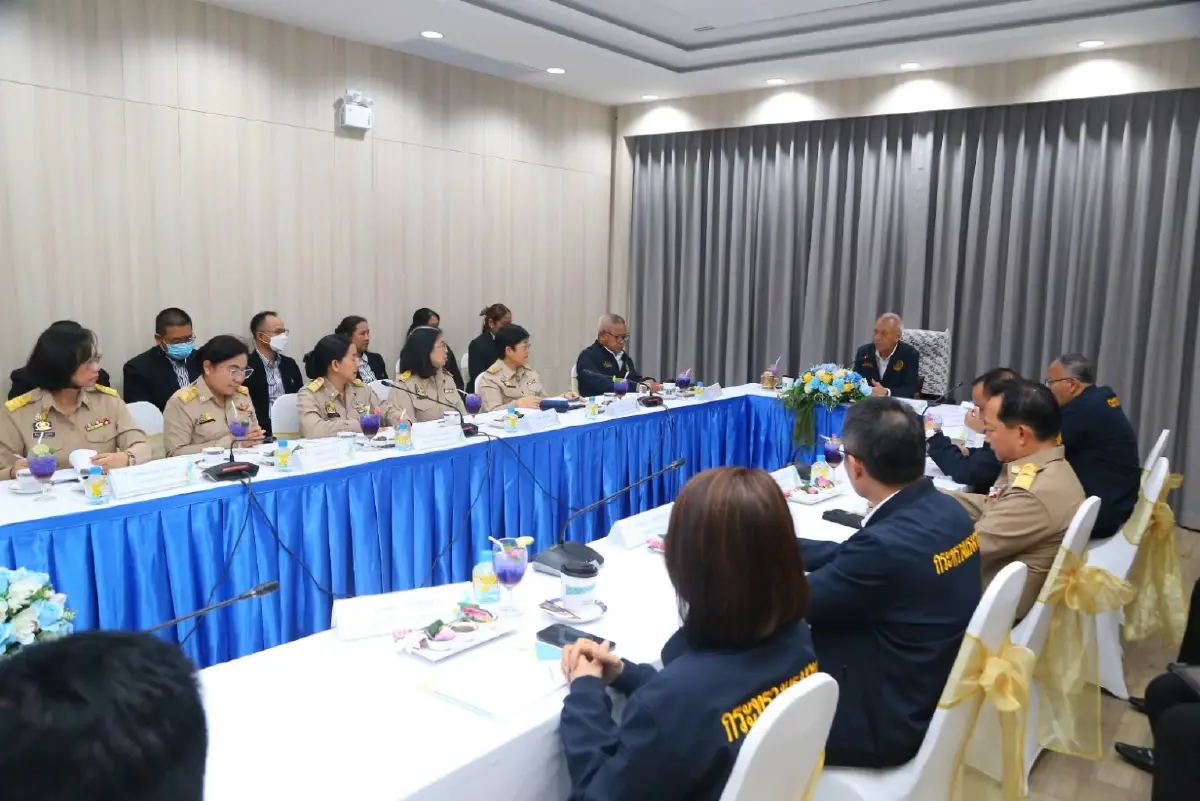 รมว.“พิพัฒน์” ลงพื้นที่ จ.ปทุมธานี ตรวจเยี่ยมศูนย์ฟื้นฟูฯ ภาค 1