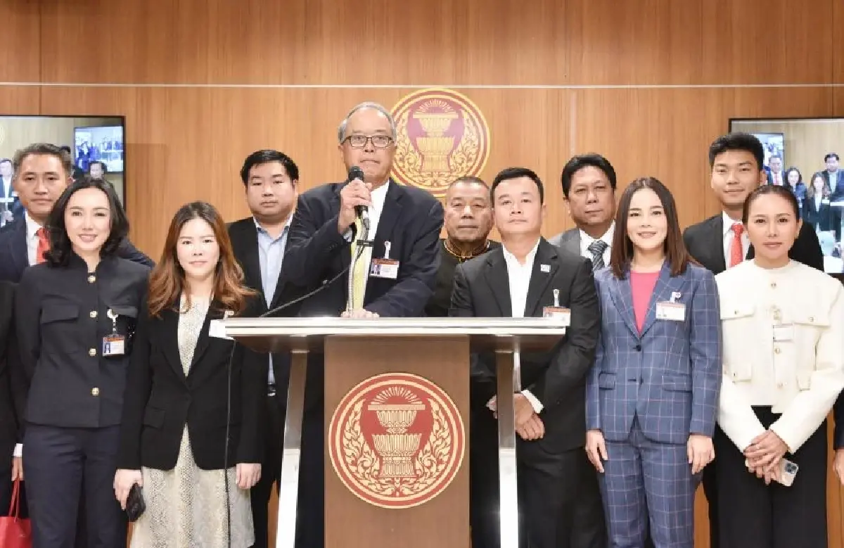 เหลี่ยมเล่ห์กฎหมาย ‘เพื่อไทย’ ลากยาวเกมแก้รัฐธรรมนูญ