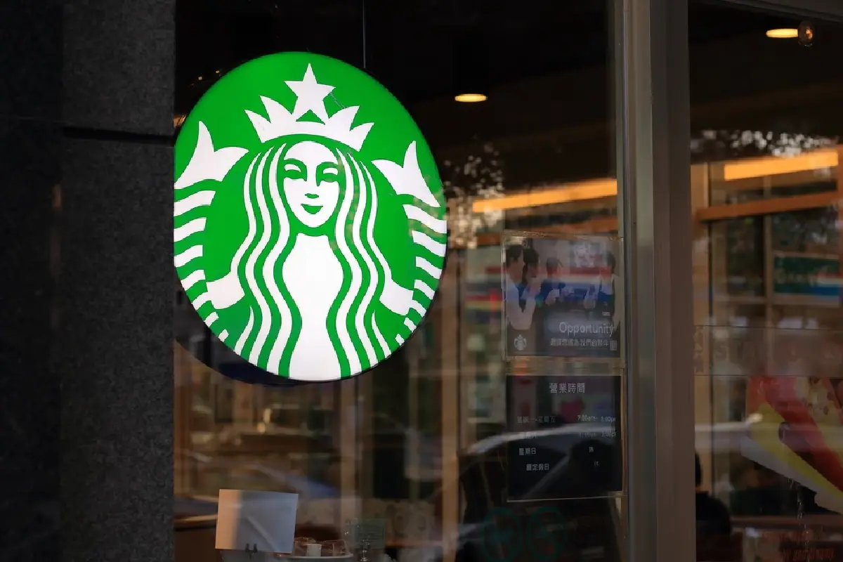 ทำไม ‘Starbucks’ จึงเป็นร้านกาแฟ ที่ทำงานเหมือน ‘ธนาคาร’