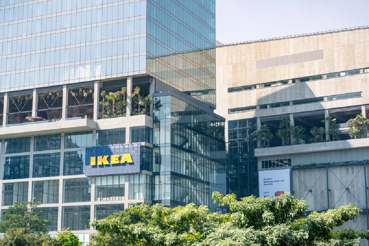 อะไรทำให้ IKEA กว้านซื้อ ‘ห้างใกล้เจ๊ง’ ในยุคที่ ‘ห้างใกล้ตาย’ ?