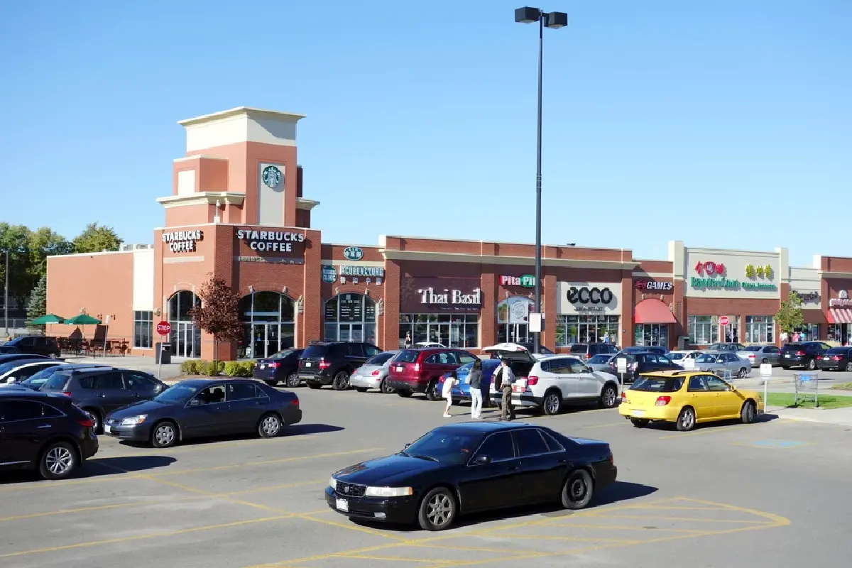 อะไรทำให้ IKEA กว้านซื้อ ‘ห้างใกล้เจ๊ง’ ในยุคที่ ‘ห้างใกล้ตาย’ ?