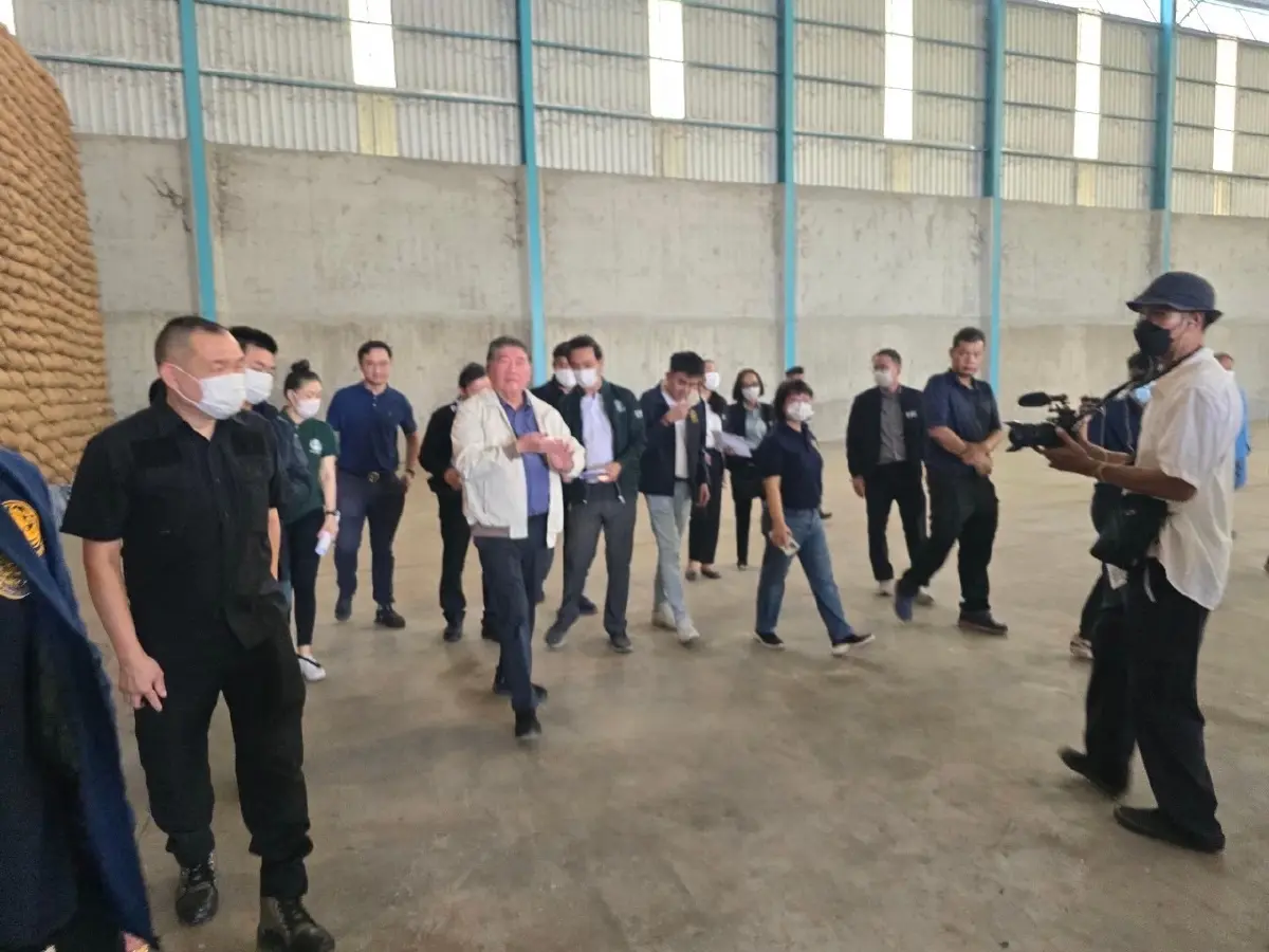 9 ปีผ่าน! 'ภูมิธรรม' ตรวจพบข้าวคุณภาพดีโกดังโครงการรับจำนำข้าว จ.สุรินทร์