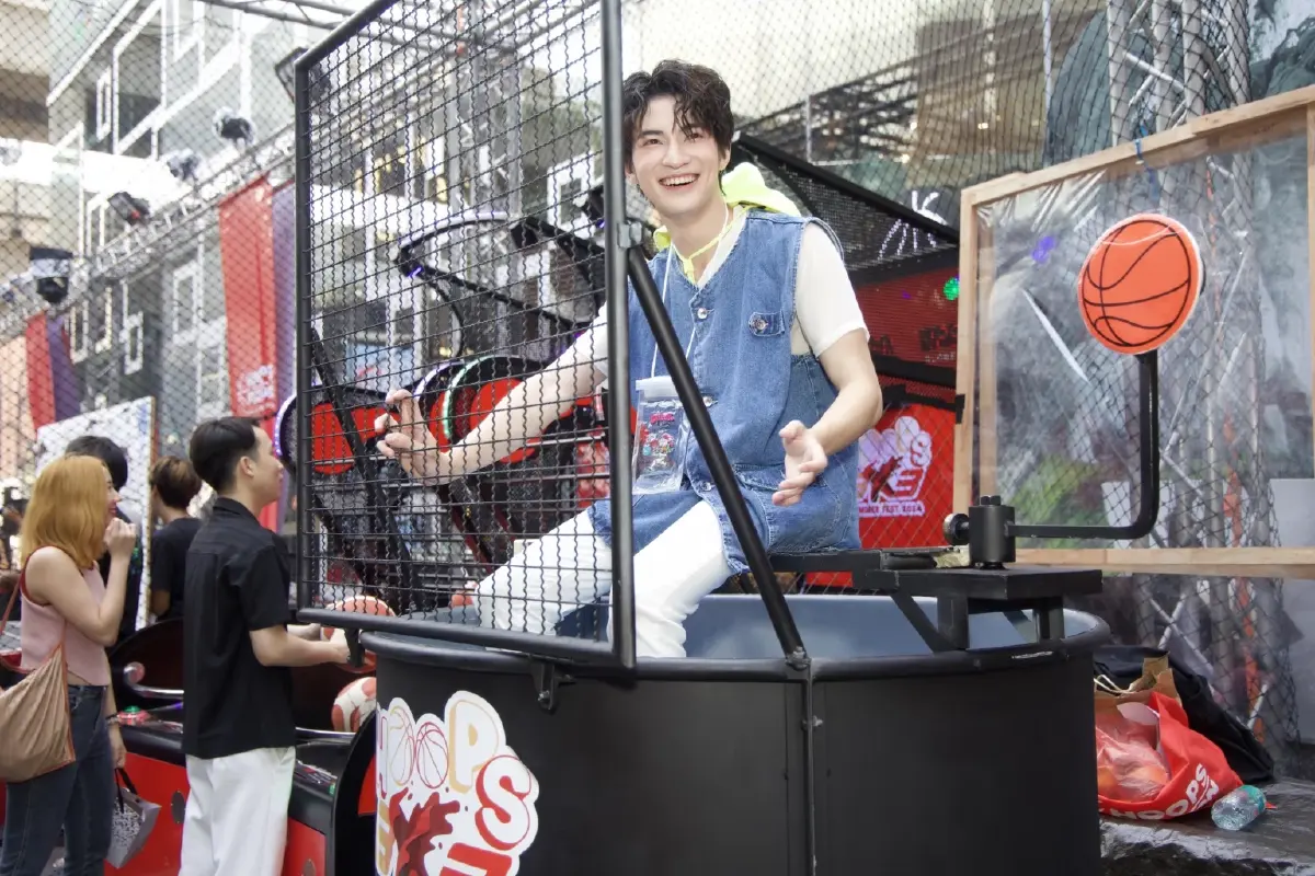 ภาพบรรยากาศ 'สงกรานต์ 2567' ที่ สยามพารากอน สยามเซ็นเตอร์ และสยามดิสคัฟเวอรี่