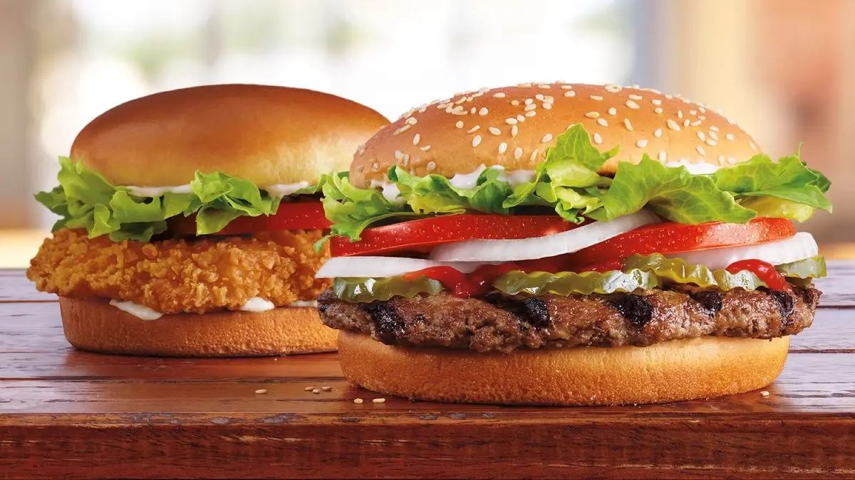 อะไรทำให้ ‘Burger King’ ปิดร้านบนห้าง แล้วมาเปิดตามปั๊ม ทำร้านติดถนน