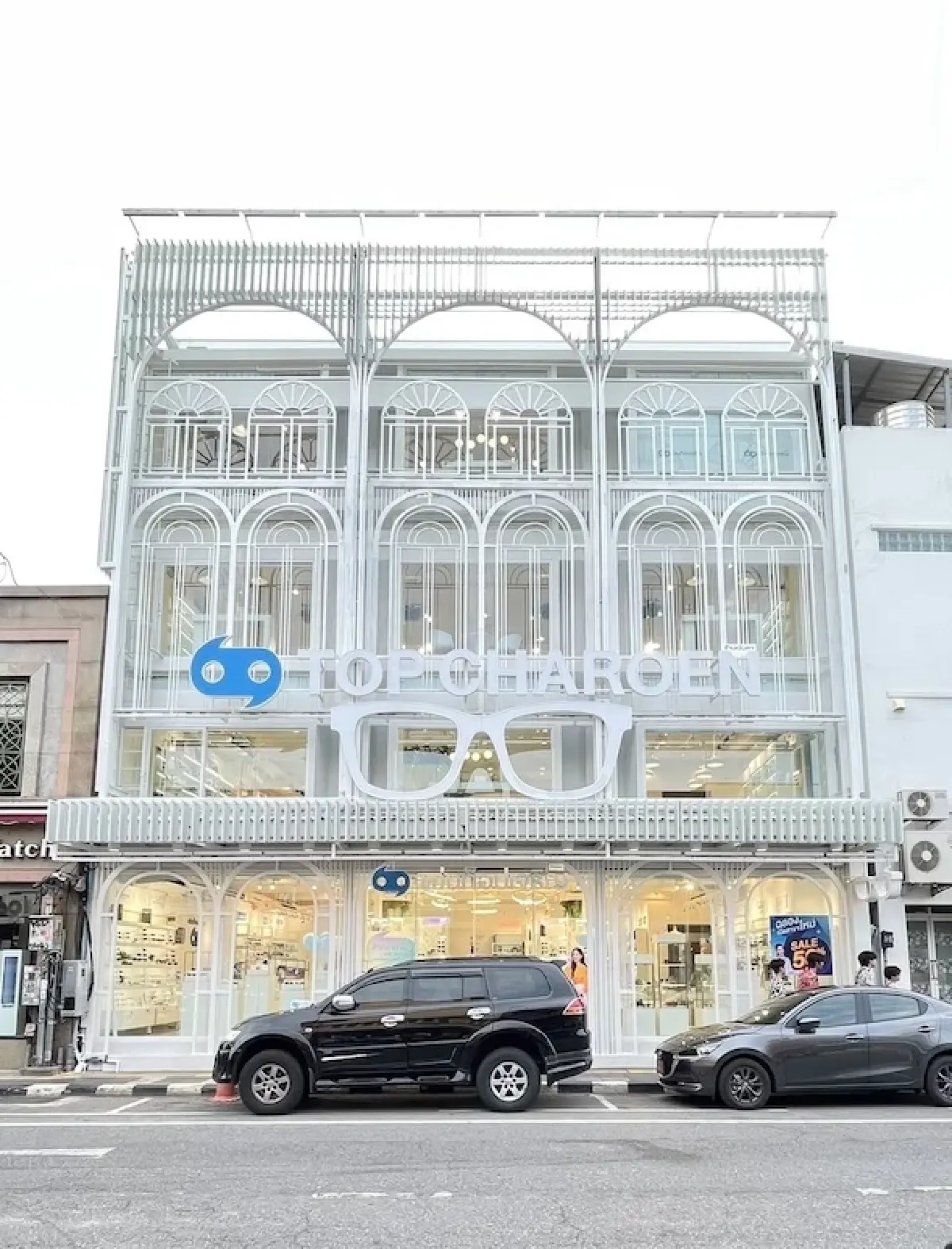 77 ปี ‘แว่นท็อปเจริญ’ อาณาจักรแว่นตา ‘ตรีพรชัยศักดิ์’ รวยเงียบๆ กว่า 5,000 ล้านบาท