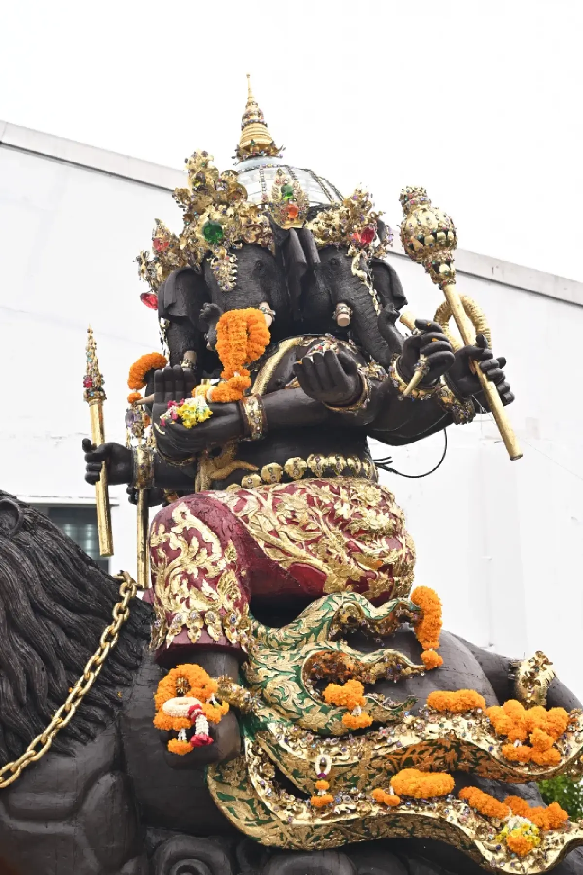 ทายาทเจ้าสัวเจริญ ลุย ‘มูเก็ตติ้ง’ ดึงต่างชาติ-คนไทย ขอพรที่ ‘Phenix’ ฉ่ำๆ