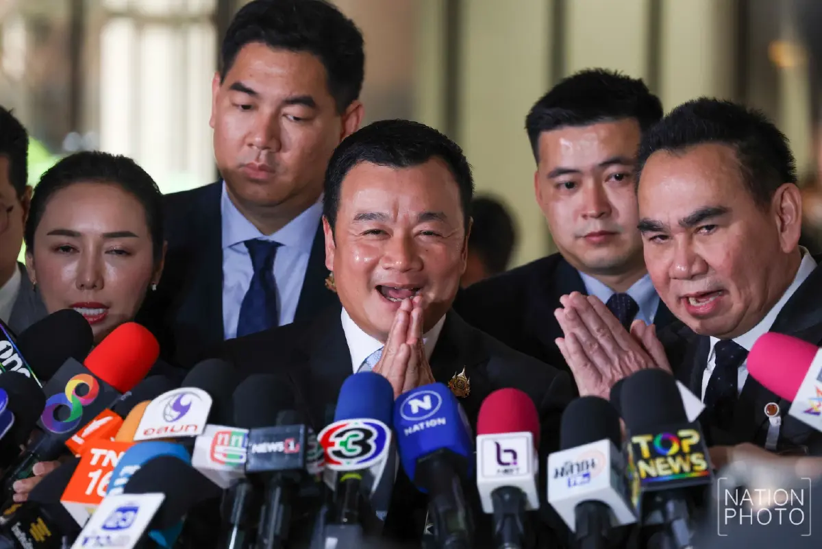 'พท.-ปชป.' ทิ้งอดีตไว้ข้างหลัง รับเทียบเชิญ ร่วมรัฐบาล