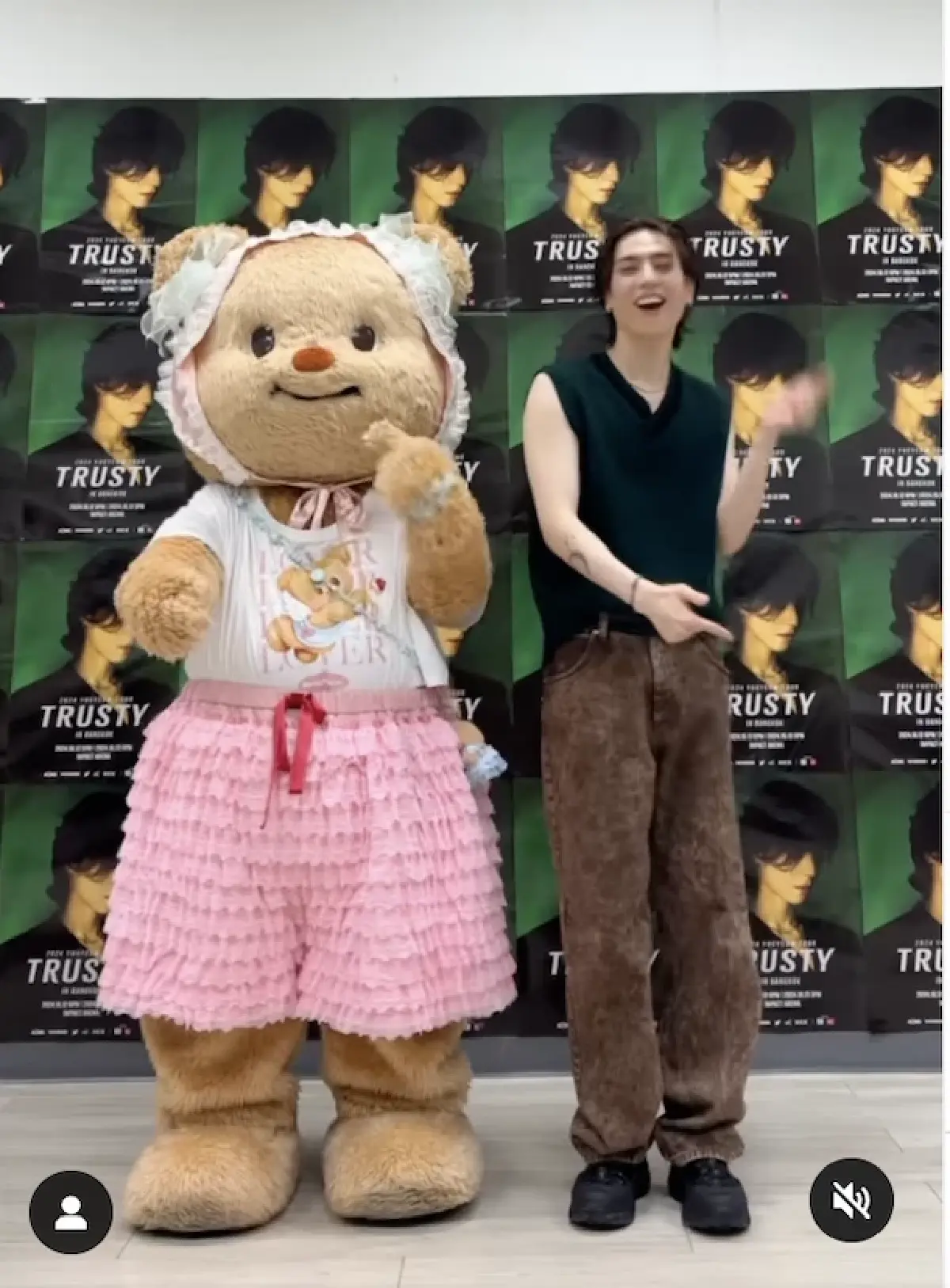 ปัง!ต่อ ‘น้องหมีเนย’ ลุยแฟนมีตติ้ง บัตรแพงสุด 5,900 บาท เอาใจมัมหมีสายเปย์