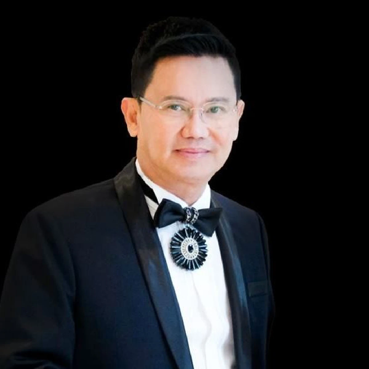 รู้จัก ธเนตร วงษา นักธุรกิจพันล้าน เจ้าของหนังสือมาแรง ขยันถูกที่ ปีเดียวรวย