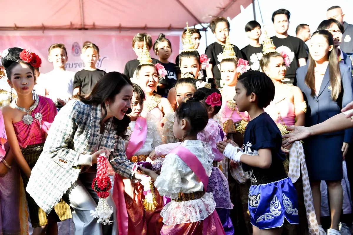 ‘แพทองธาร’ พบปะคนไทยใน LA เผย จะชวน ‘ทักษิณ’ มาในโอกาสเหมาะสม