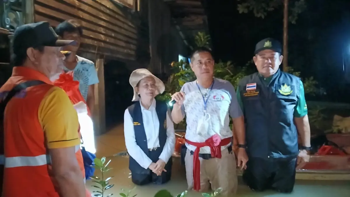 “เฉลิมชัย” ติดตามการให้ความช่วยเหลือน้ำท่วมภาคใต้  ระดมกระทรวงทรัพย์ฯช่วย