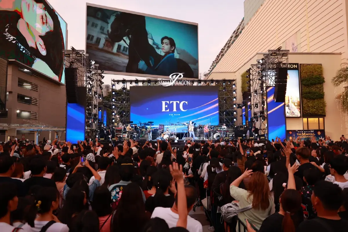 เปิดภาพ เคานต์ดาวน์ ‘สยามพารากอน’ สุดร้อนแรง หนุนทราฟฟิกพุ่ง 3 แสนคน