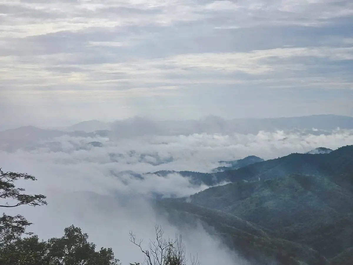พิชิตยอดเขาเทวดา จุดชมวิวสุดอลังการแห่งสุพรรณบุรี