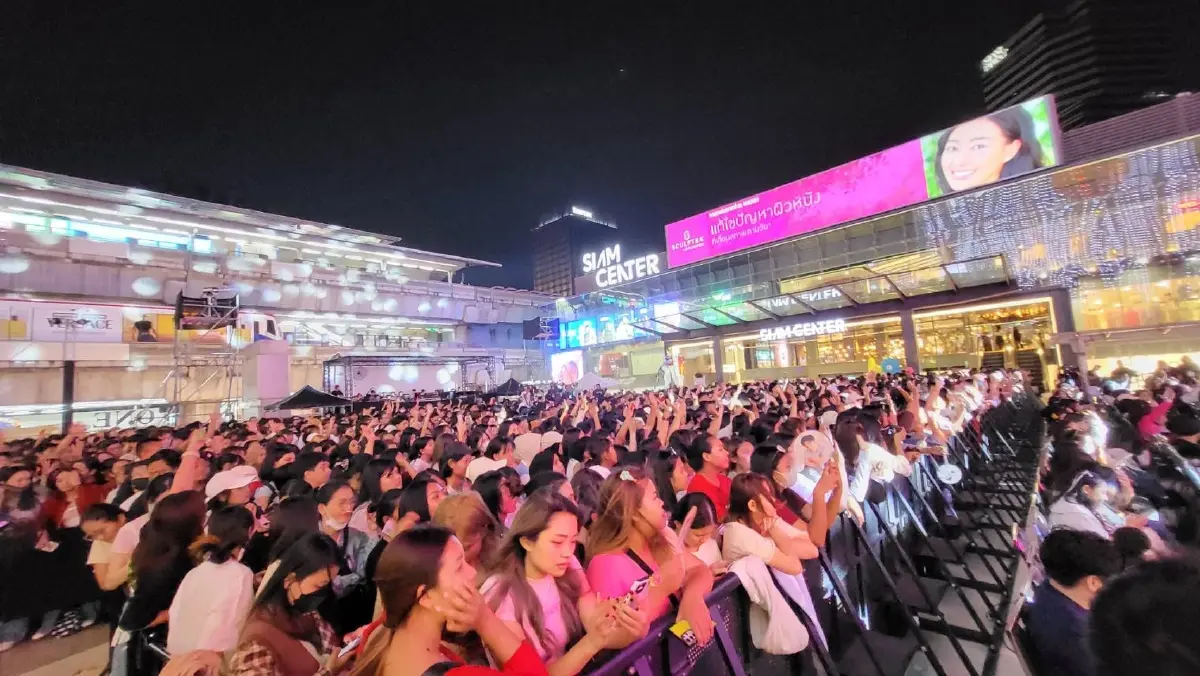 เปิดภาพ เคานต์ดาวน์ ‘สยามพารากอน’ สุดร้อนแรง หนุนทราฟฟิกพุ่ง 3 แสนคน