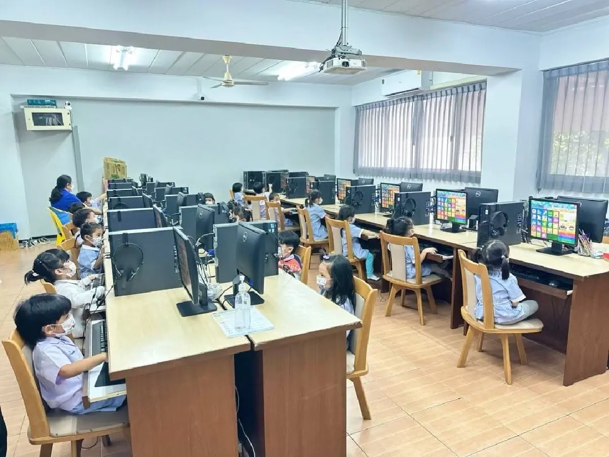 'จื้อ-เล่อ พัฒนา' สามภาษา ราคาเข้าถึงได้ นำ AI สู่ห้องเรียน