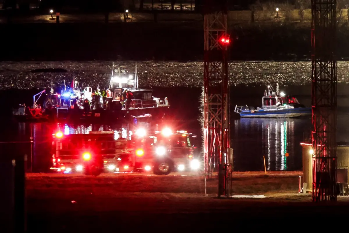 เร่งกู้ร่าง 'เครื่องบินชนเฮลิคอปเตอร์' ในวอชิงตัน ยังไม่พบผู้รอดชีวิต