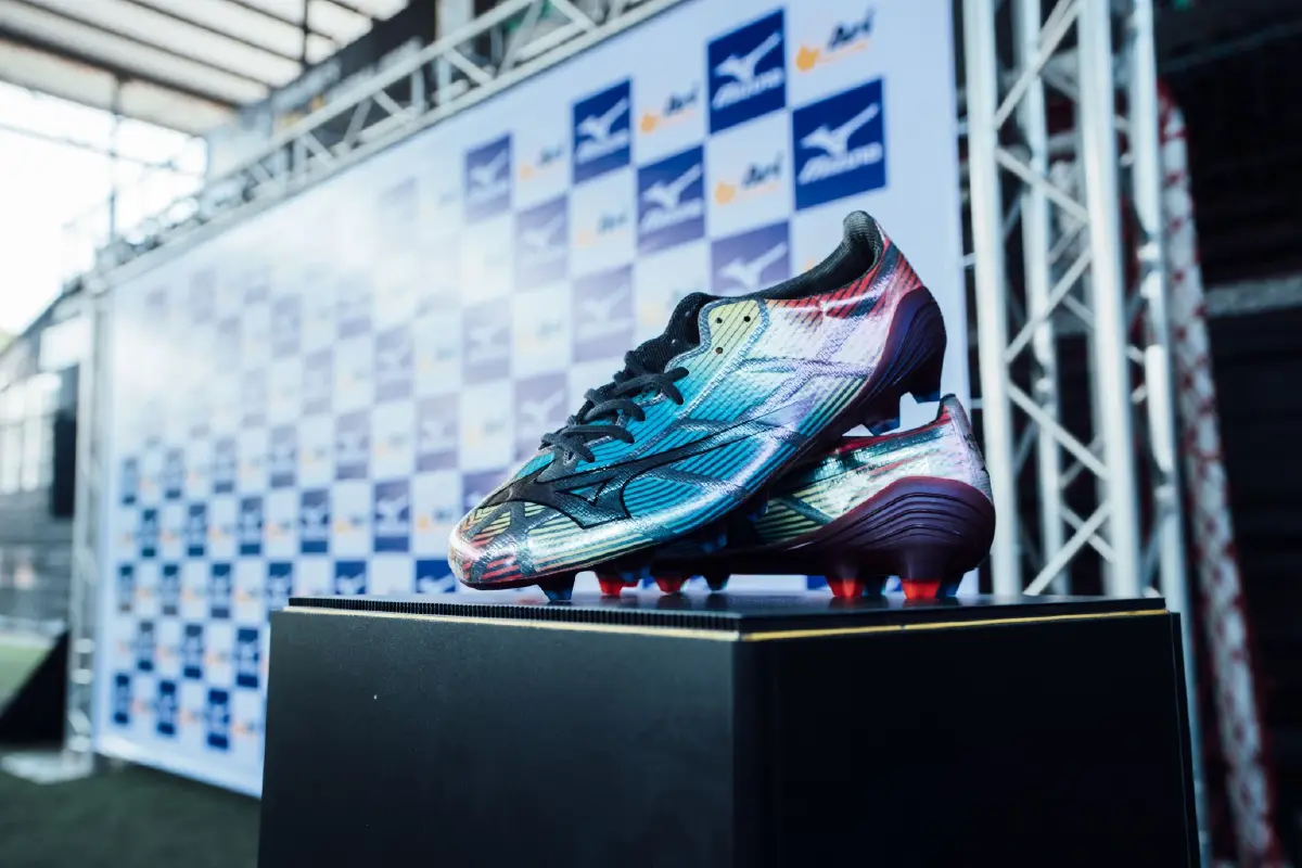 ไวดั่งนินจา! 'Mizuno Alpha II' ทำไมจึงเป็นรองเท้าฟุตบอลตัวจี๊ดที่น่าจับตา