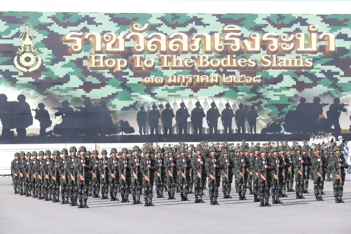 ราชินี เสด็จฯ แทนพระองค์ ไปทอดพระเนตรการฝึกทางทหาร "ราชวัลลภเริงระบำ" 2567