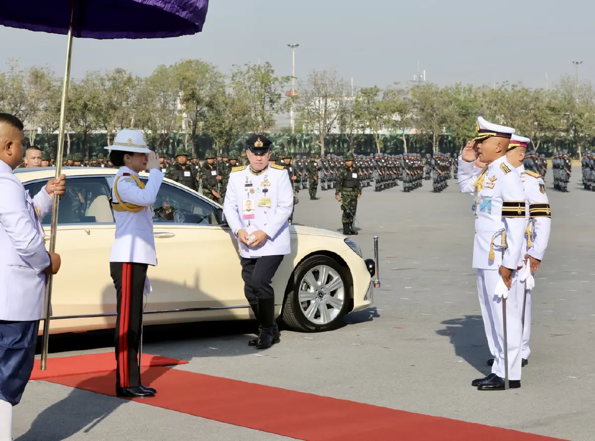 ราชินี เสด็จฯ แทนพระองค์ ไปทอดพระเนตรการฝึกทางทหาร "ราชวัลลภเริงระบำ" 2567