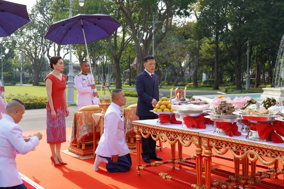 ในหลวง-ราชินี ทรงประกอบพระราชพิธีสังเวยพระป้าย เนื่องในเทศกาลตรุษจีน 2568