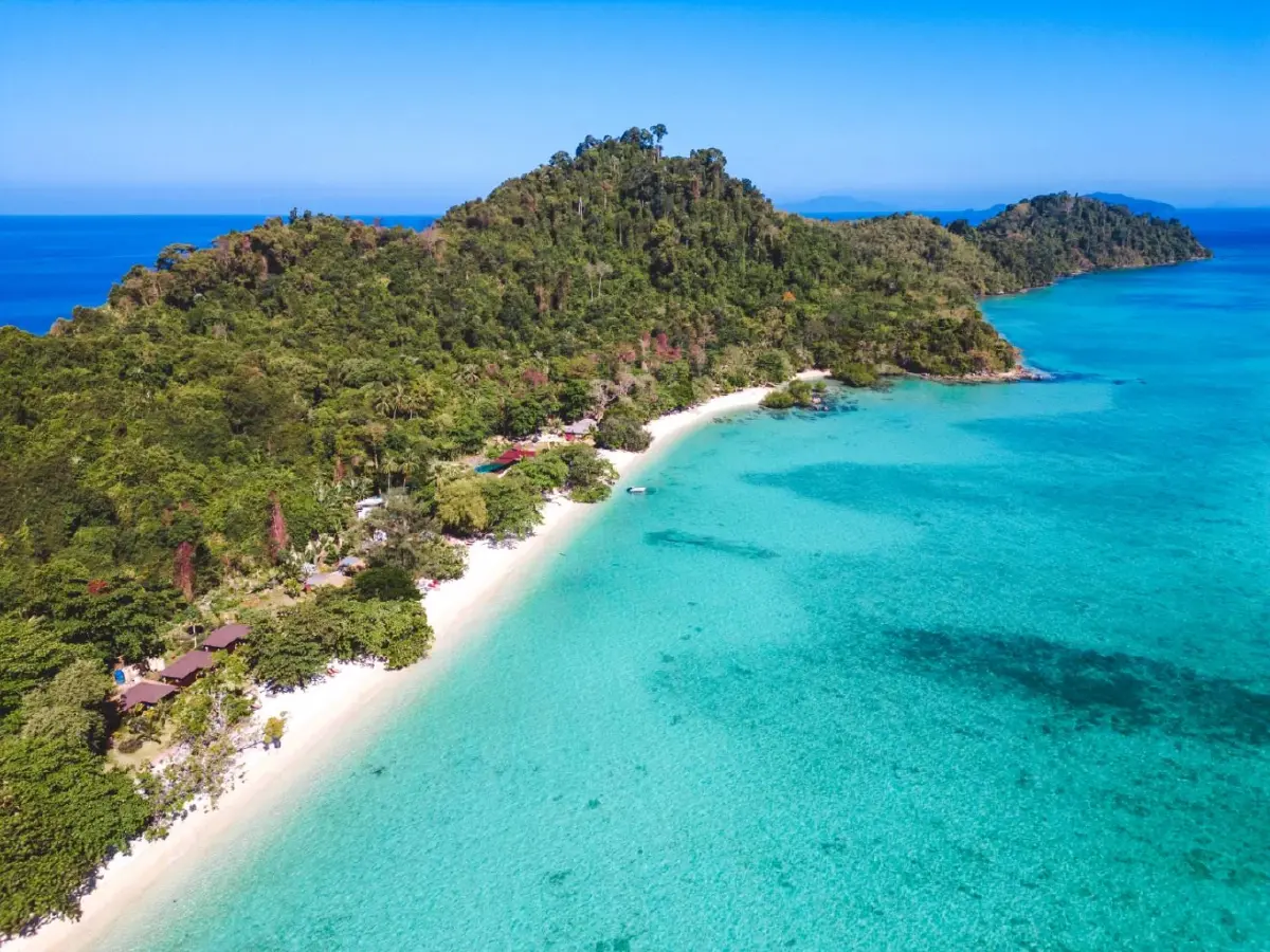 เทียบฟอร์ม ‘ไทย VS ญี่ปุ่น’ ปี 2567 ประเทศไหนมี ‘นักท่องเที่ยวต่างชาติ’ มากกว่ากัน?