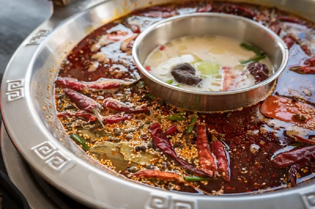 ทำไมร้าน ‘ไอศกรีมจีน’ แห่เปิดร้านในไทย ? ค่าแรงถูก-ต้นทุนต่ำ ดึงจีนรุมทุบตลาดรัวๆ