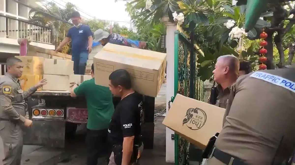 บช.น. ร่วม อย. บุกค้นโกดังกลางกรุง ยึดยาปลอมมูลค่า 100 ล้านบาท