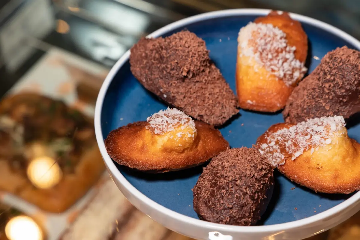 ‘บลู คาเฟ่ บาย อลัง ดูคาส’ เปิดแล้ว เปิดใจเชฟขนมอบ 'เชฟคริสตอฟ'