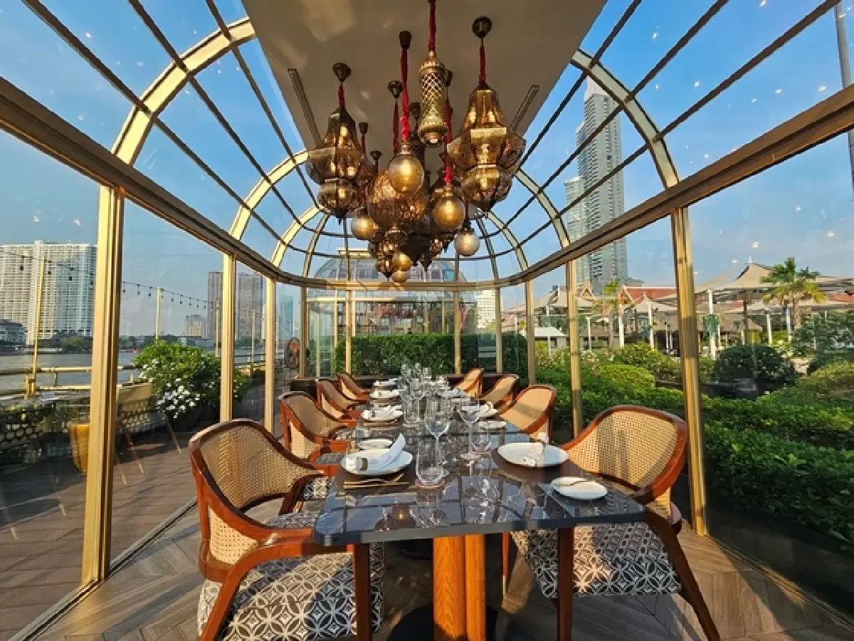 ‘โรแมนติกดินเนอร์’ ริมเจ้าพระยา ที่ ‘เดอะคริสตัลล์กริลล์เฮาส์’