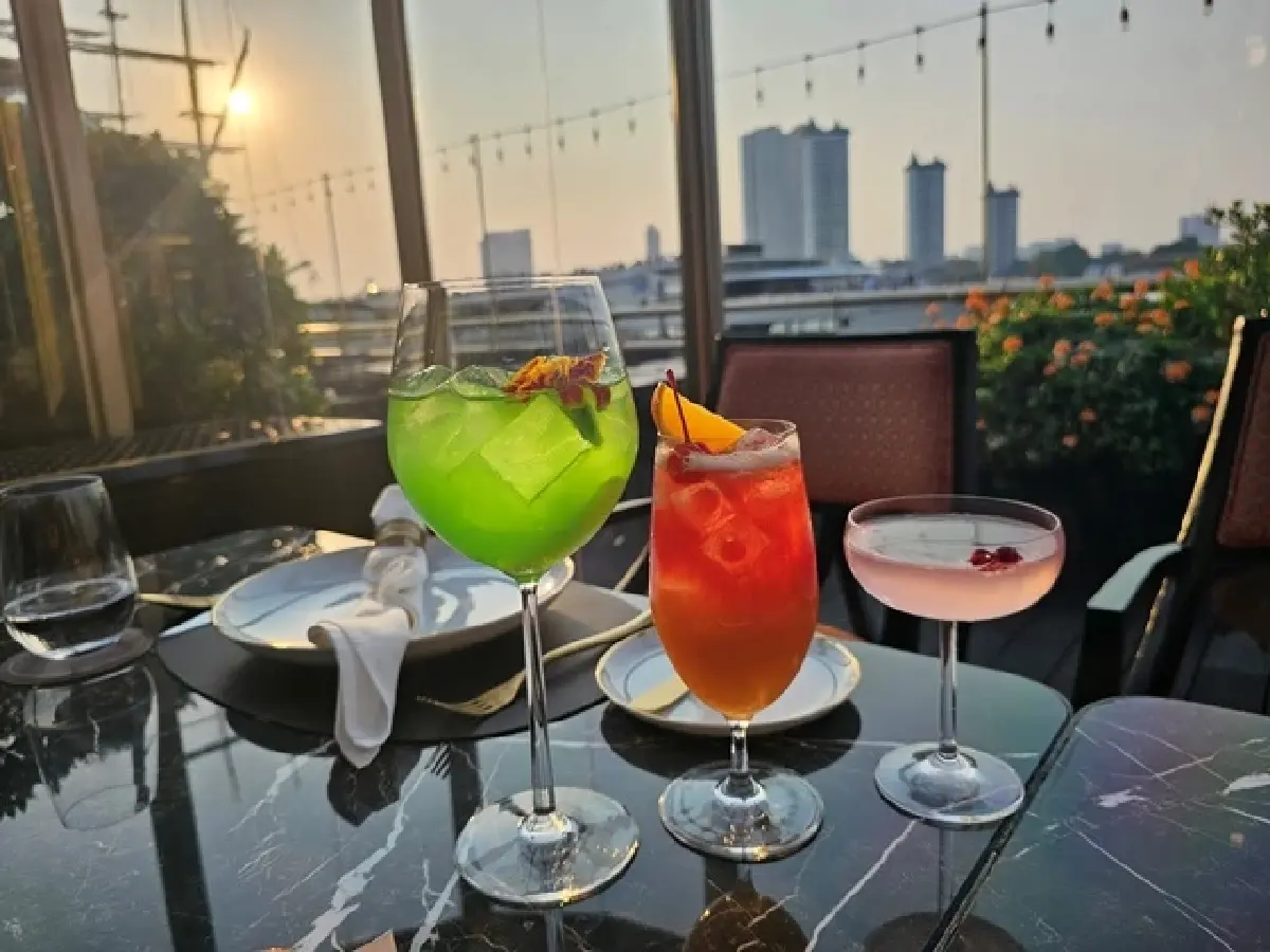 ‘โรแมนติกดินเนอร์’ ริมเจ้าพระยา ที่ ‘เดอะคริสตัลล์กริลล์เฮาส์’