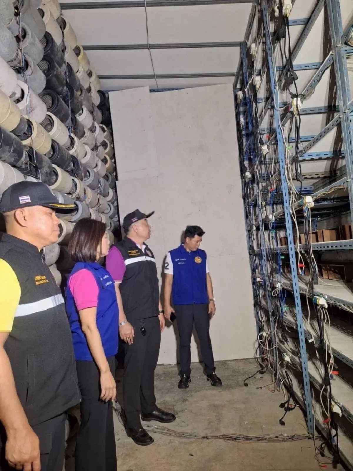 เจออีก! ค้นบริษัทย่านปทุมธานี พบลักลอบใช้ไฟหลวง ขุดบิทคอยน์ เสียหาย 40 ล้าน