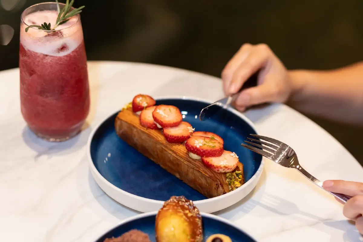 ‘บลู คาเฟ่ บาย อลัง ดูคาส’ เปิดแล้ว เปิดใจเชฟขนมอบ 'เชฟคริสตอฟ'