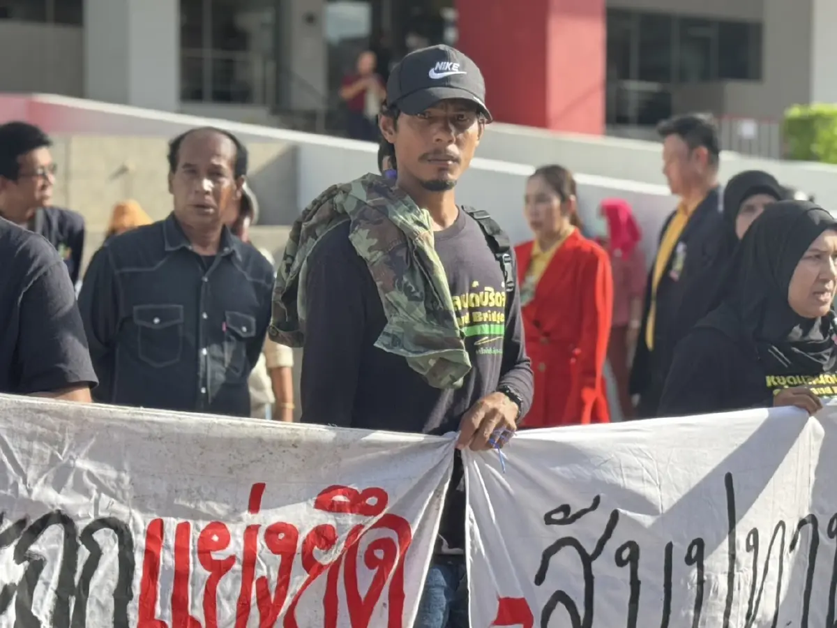 'ม็อบคนใต้​' หอบทุเรียน​ ดักรอ  'นายกฯ' ค้าน กาสิโน-แลนบริจด์