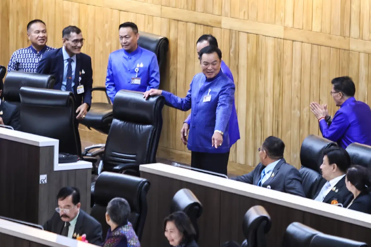 เกมรุกไล่‘ภูมิใจไทย’พ้นรัฐบาล สงครามตัวแทน ทุบ 'สว.สีน้ำเงิน'