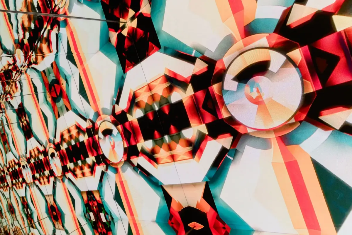 ชมงานศิลป์สุดครีเอท 'Reflection You' ที่สยามพารากอน และสยามดิสคัฟเวอรี่