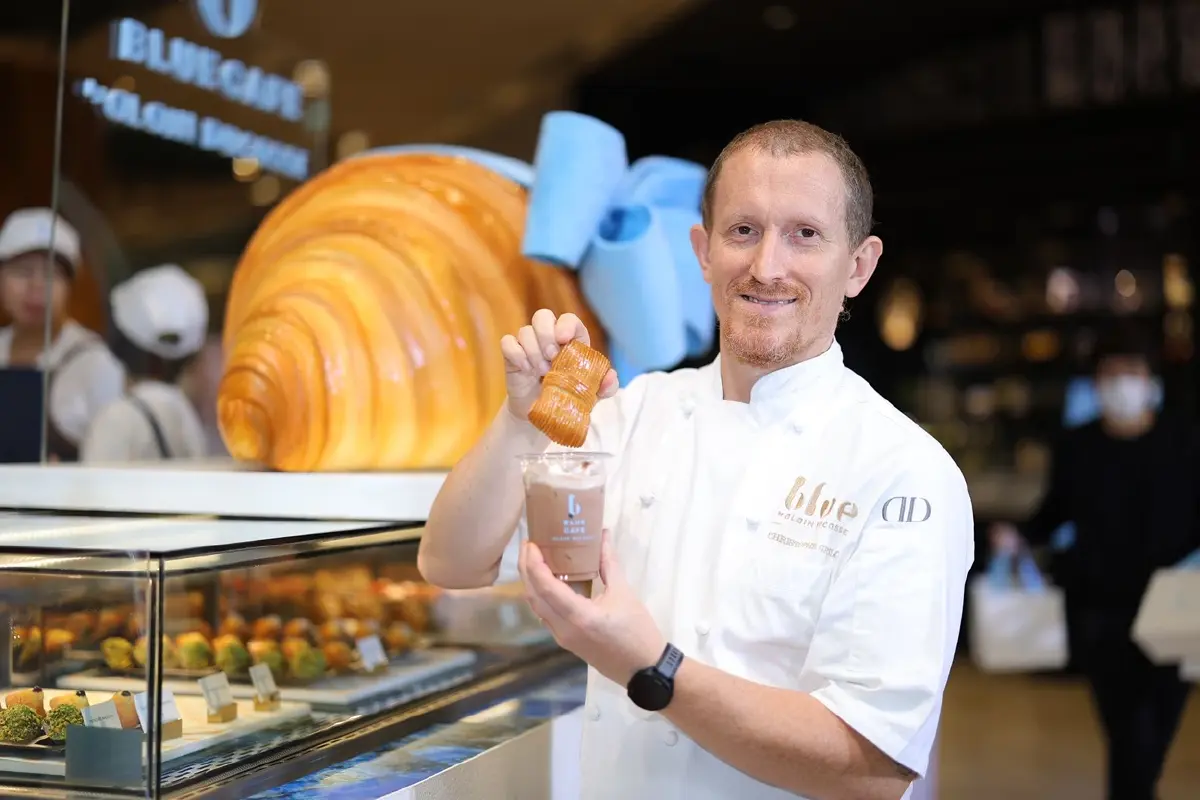 ‘บลู คาเฟ่ บาย อลัง ดูคาส’ เปิดแล้ว เปิดใจเชฟขนมอบ 'เชฟคริสตอฟ'