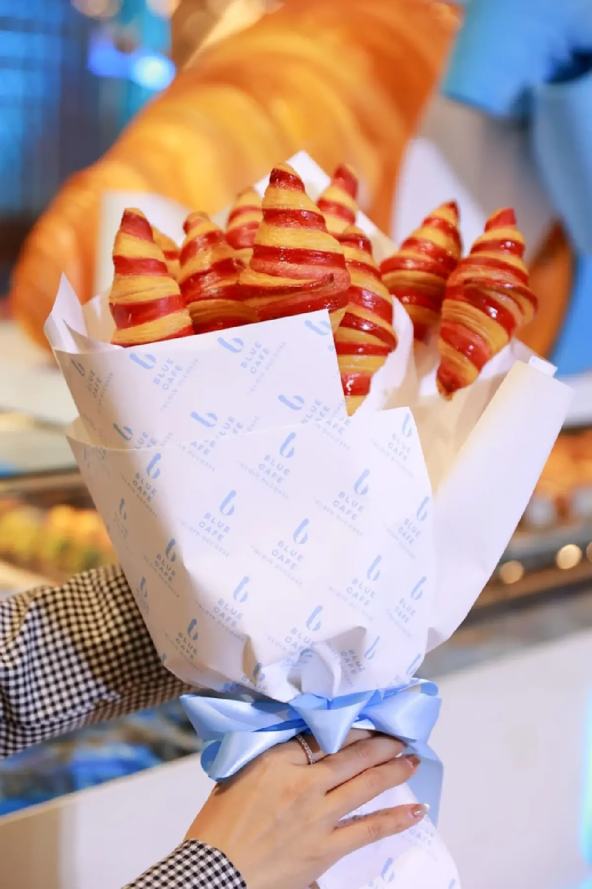 ‘บลู คาเฟ่ บาย อลัง ดูคาส’ เปิดแล้ว เปิดใจเชฟขนมอบ 'เชฟคริสตอฟ'