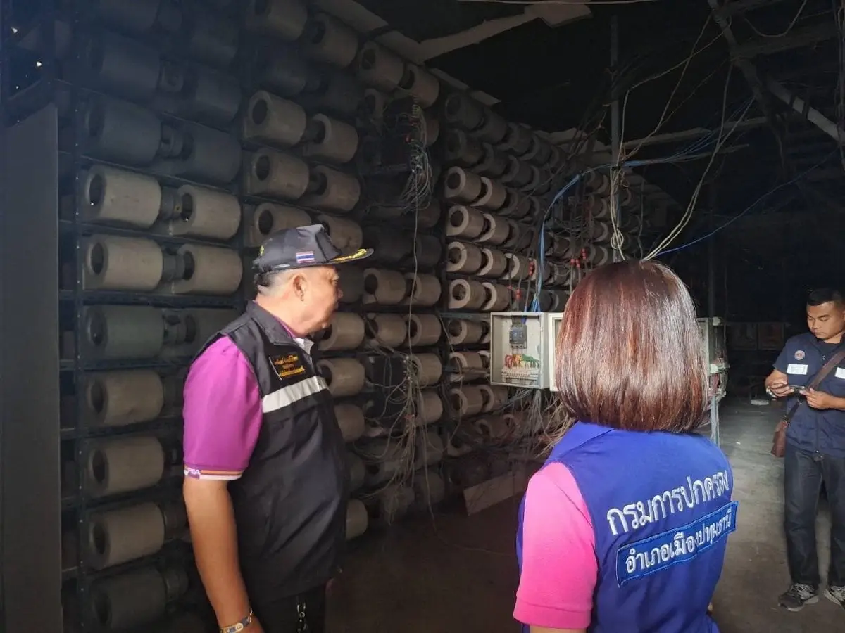 เจออีก! ค้นบริษัทย่านปทุมธานี พบลักลอบใช้ไฟหลวง ขุดบิทคอยน์ เสียหาย 40 ล้าน