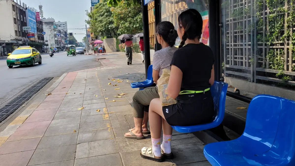 ข้อเสนอให้ กทม.ปรับแก้แบบศาลาพักคอยรถเมล์ให้เป็นมิตรต่อผู้โดยสาร