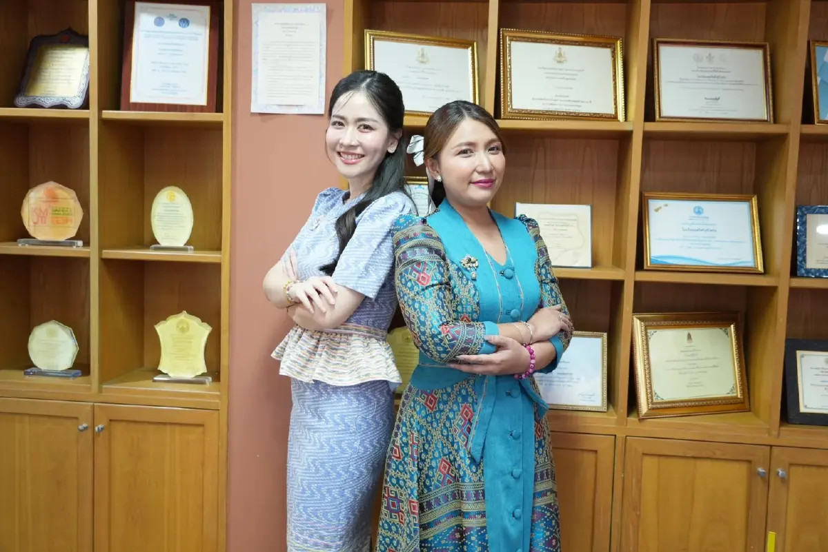 คนดัง! ผอ.พีช ศรประภา สิริภัทรวิช กับผ้าไทยใส่ให้สนุก แบบไหนยังไง