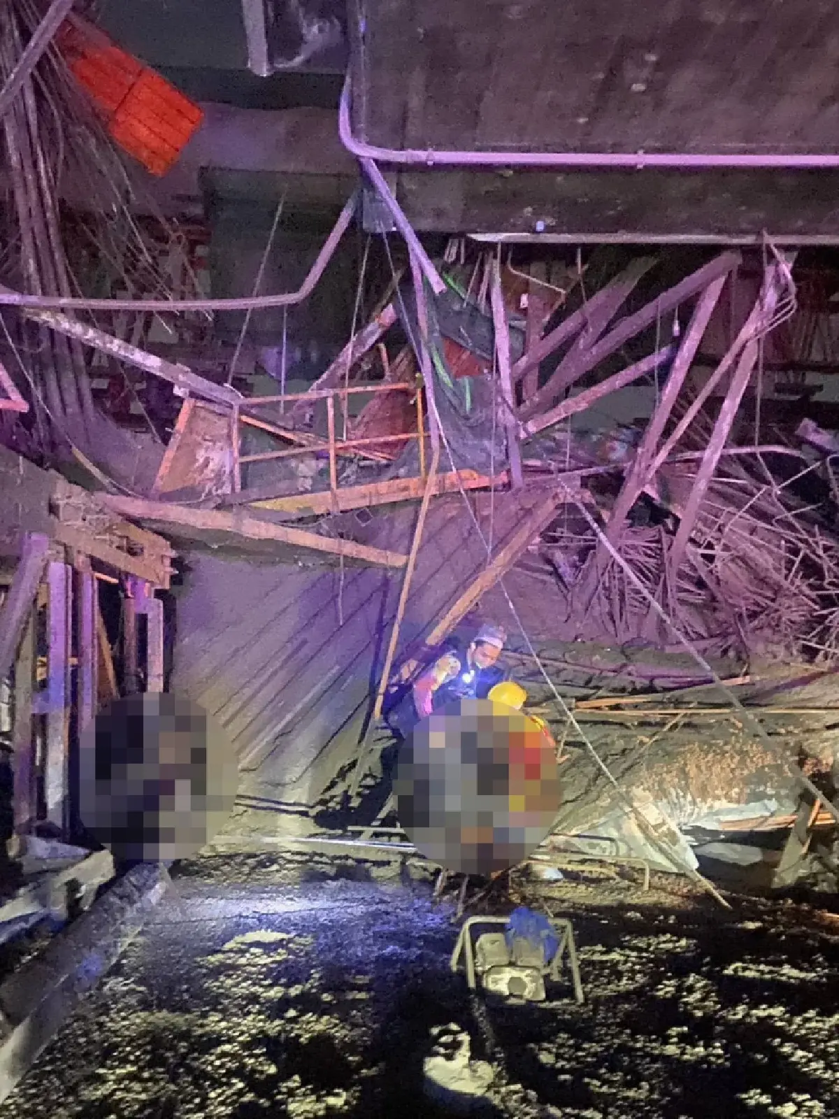 สะพานทางด่วนถล่ม ถนนพระราม 2 เสียชีวิต 7 เจ็บอื้อ เร่งหาผู้ติดค้าง