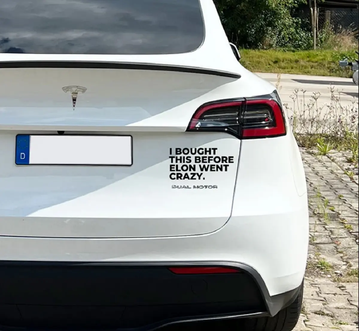 ‘อายที่จะใช้รถ Tesla’ คนอเมริกันแห่คว่ำบาตร ตอบโต้มัสก์ปลดคนตามใจชอบ