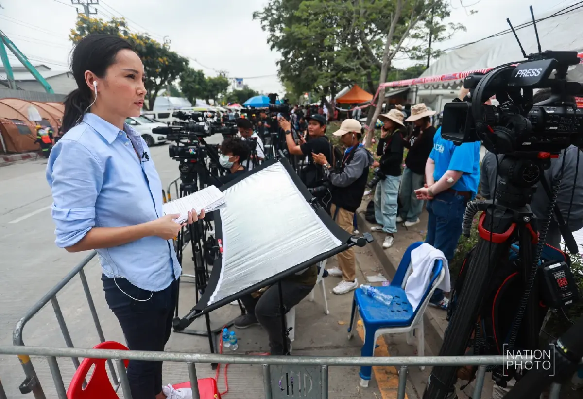 สื่อทั่วโลกเกาะติด เหตุ 'ตึกถล่ม' ยอดผู้เสียชีวิตล่าสุด 12 ราย