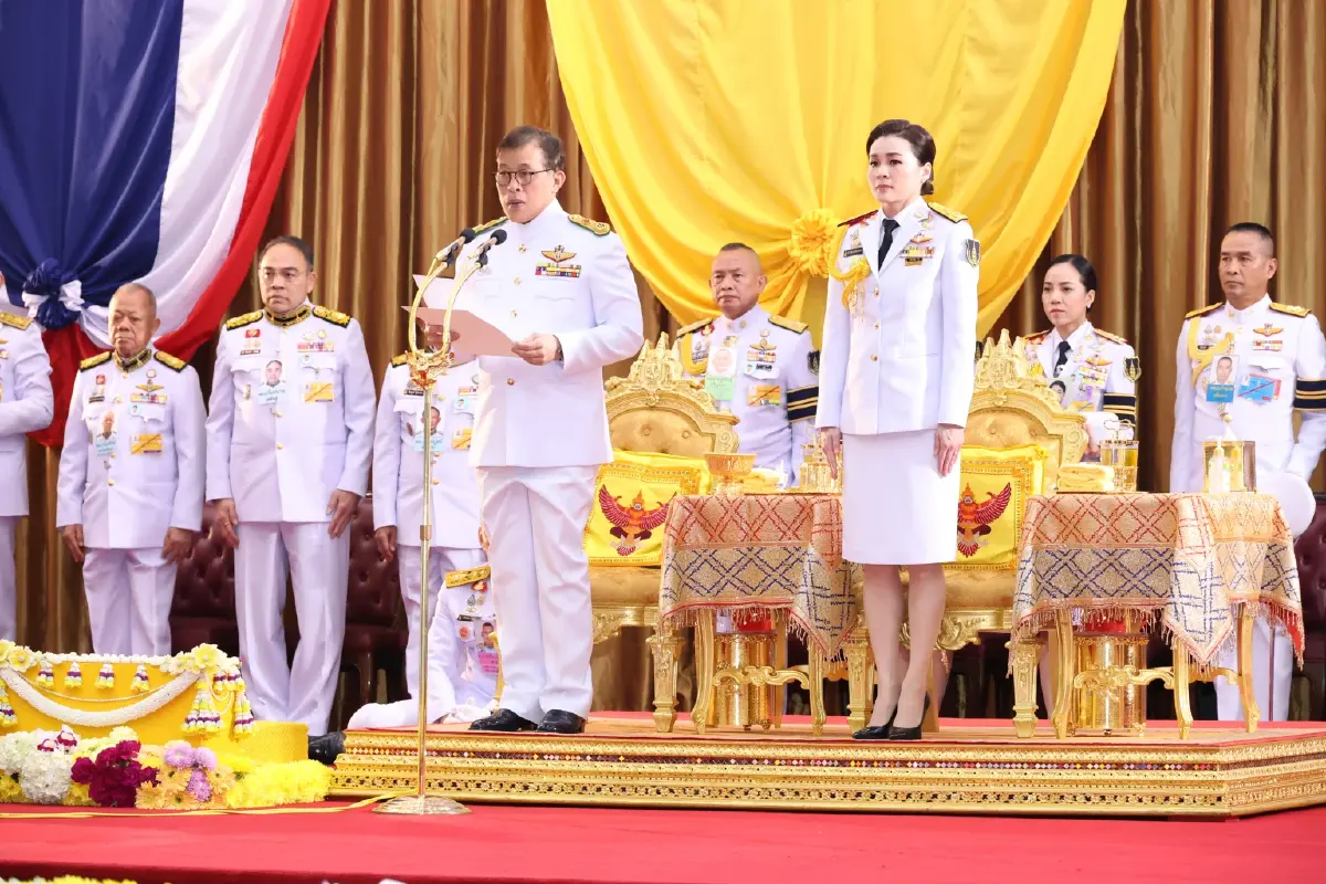 ในหลวง-พระราชินี พระราชทานกระบี่-ปริญญาบัตร แก่ผู้สำเร็จการศึกษา รร.นายร้อยตำรวจ