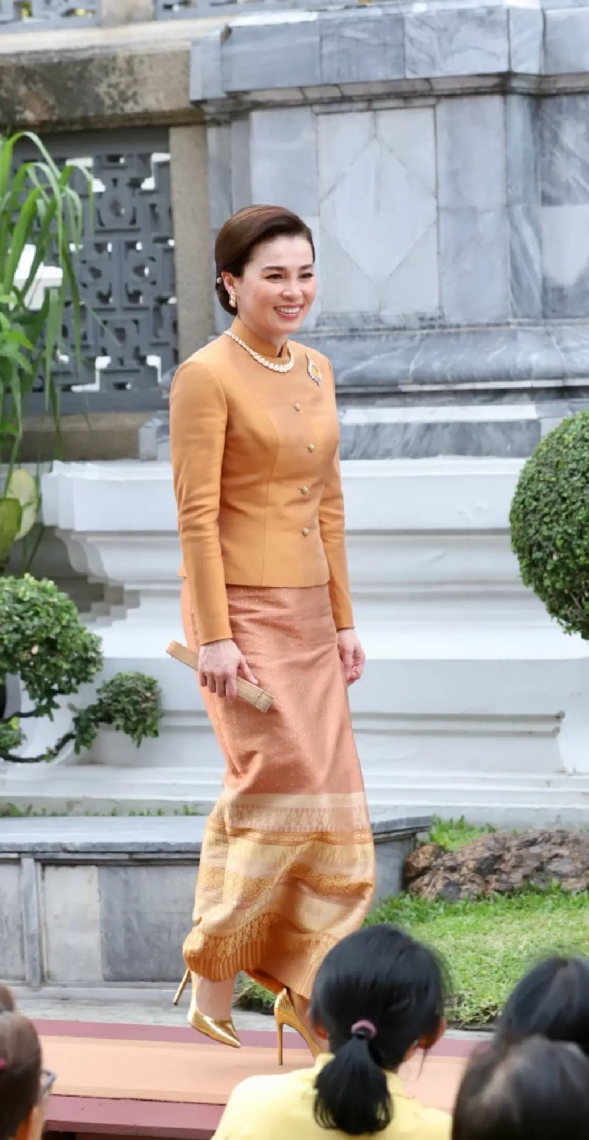 ในหลวง-พระราชินี เสด็จฯ ทรงเปลี่ยนเครื่องทรงฤดูร้อน พระแก้วมรกต