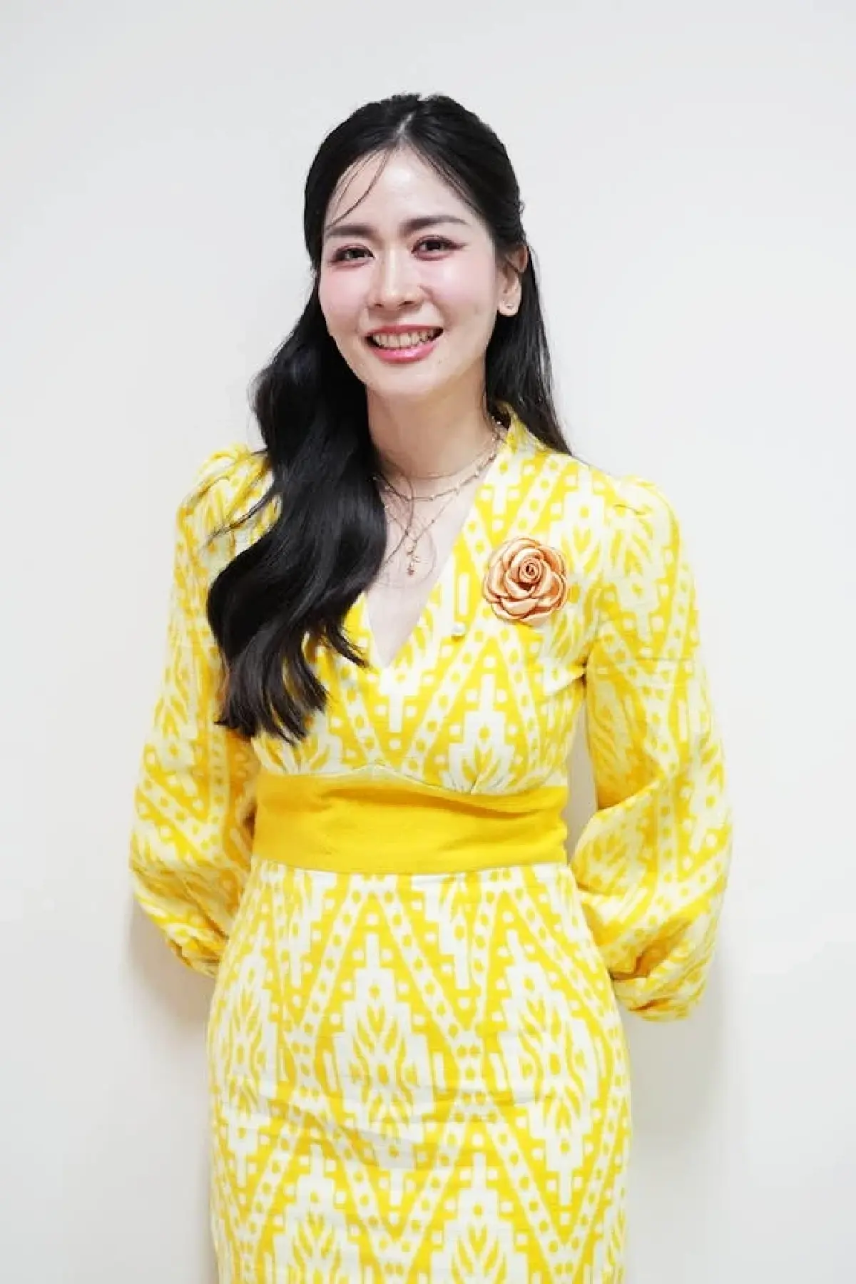 คนดัง! ผอ.พีช ศรประภา สิริภัทรวิช กับผ้าไทยใส่ให้สนุก แบบไหนยังไง