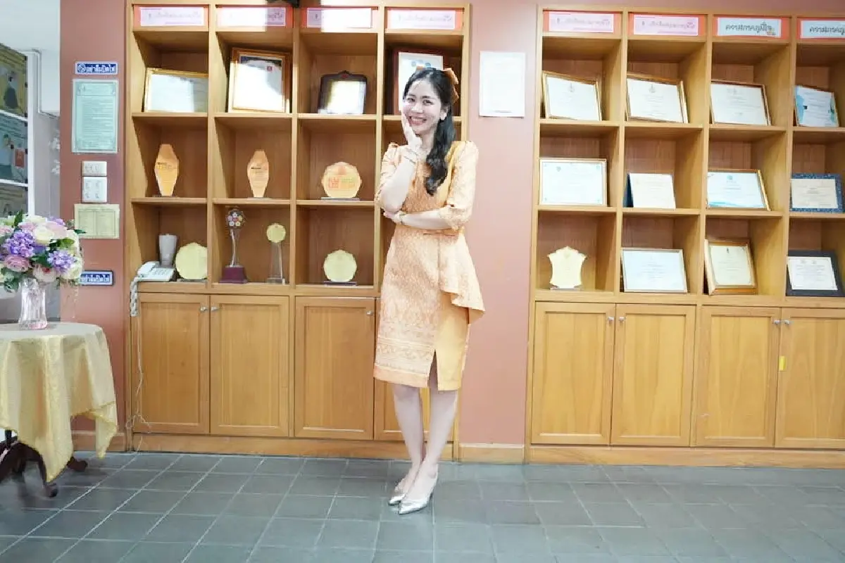 คนดัง! ผอ.พีช ศรประภา สิริภัทรวิช กับผ้าไทยใส่ให้สนุก แบบไหนยังไง