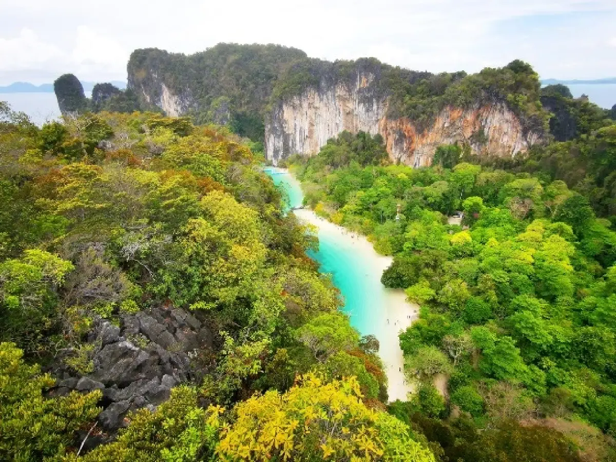 ‘เที่ยวทะเล’ ชม ความงามของสวรรค์กลางทะเล บนหอชมวิว ‘เกาะห้อง’